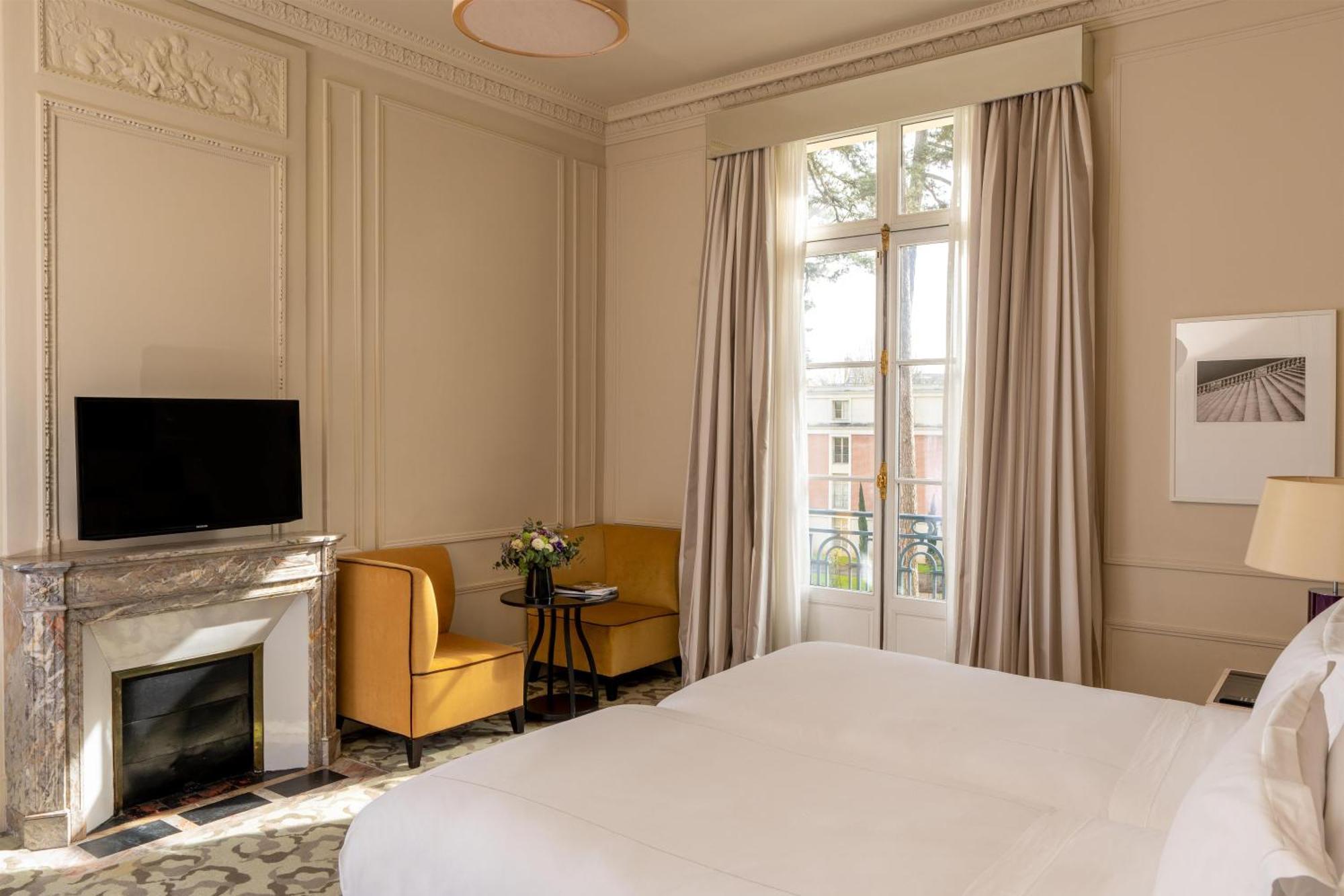 Palace 5 Star Deluxe King Suite Garden View