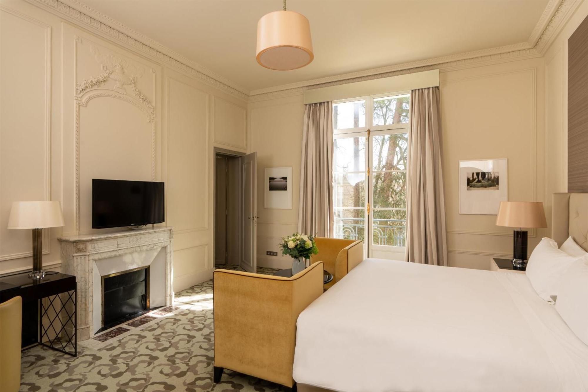 Palace 5 Star Deluxe King Suite Garden View