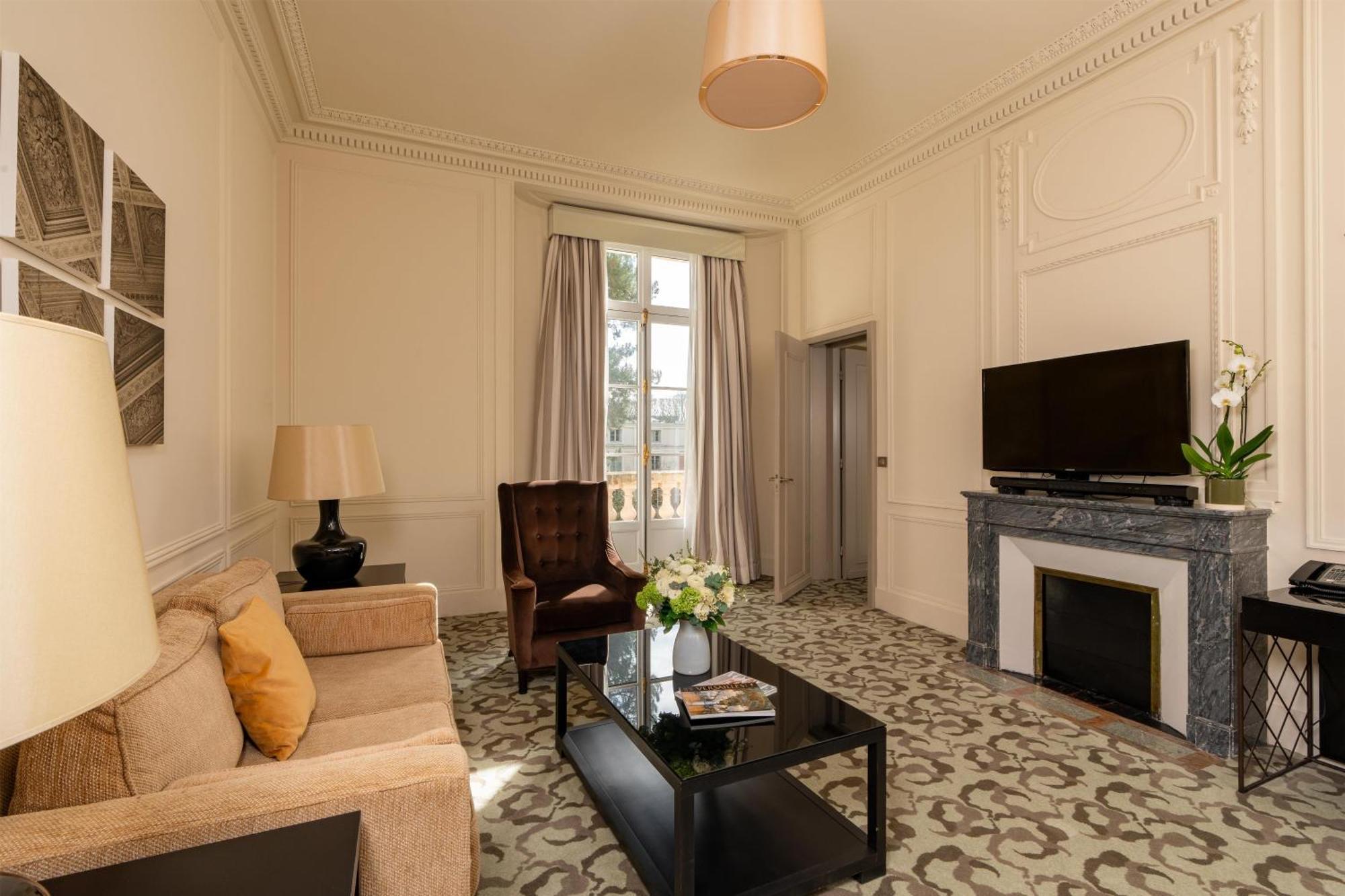 Palace 5 Star Deluxe King Suite Garden View